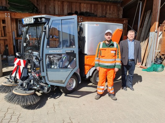 Kleinkehrmaschine mit Mitteln des Landeswohlfahrtsverbandes angeschafft